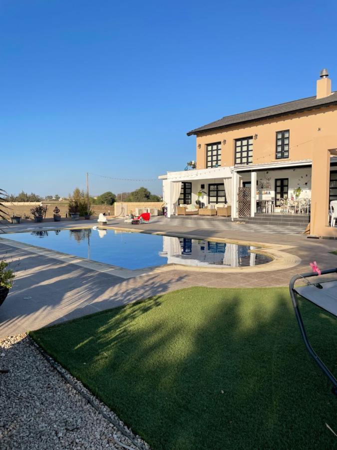 The Pervoli Studio - Pool - Close To Beach Larnaca Bagian luar foto