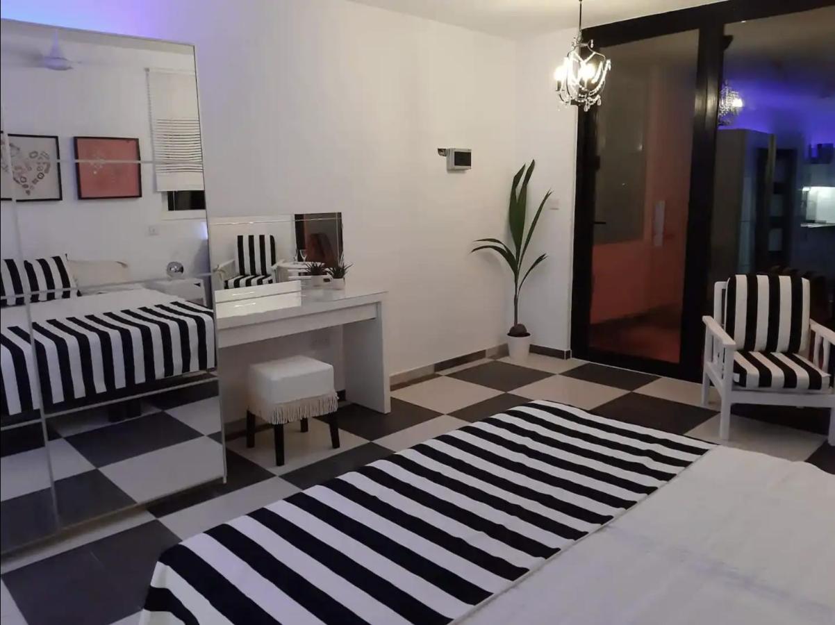 The Pervoli Studio - Pool - Close To Beach Larnaca Bagian luar foto