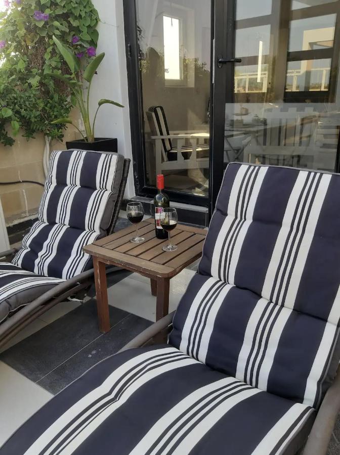 The Pervoli Studio - Pool - Close To Beach Larnaca Bagian luar foto