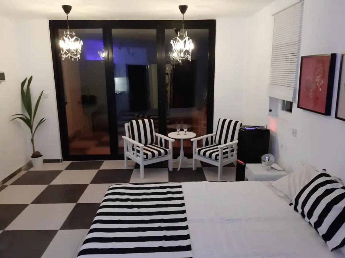 The Pervoli Studio - Pool - Close To Beach Larnaca Bagian luar foto