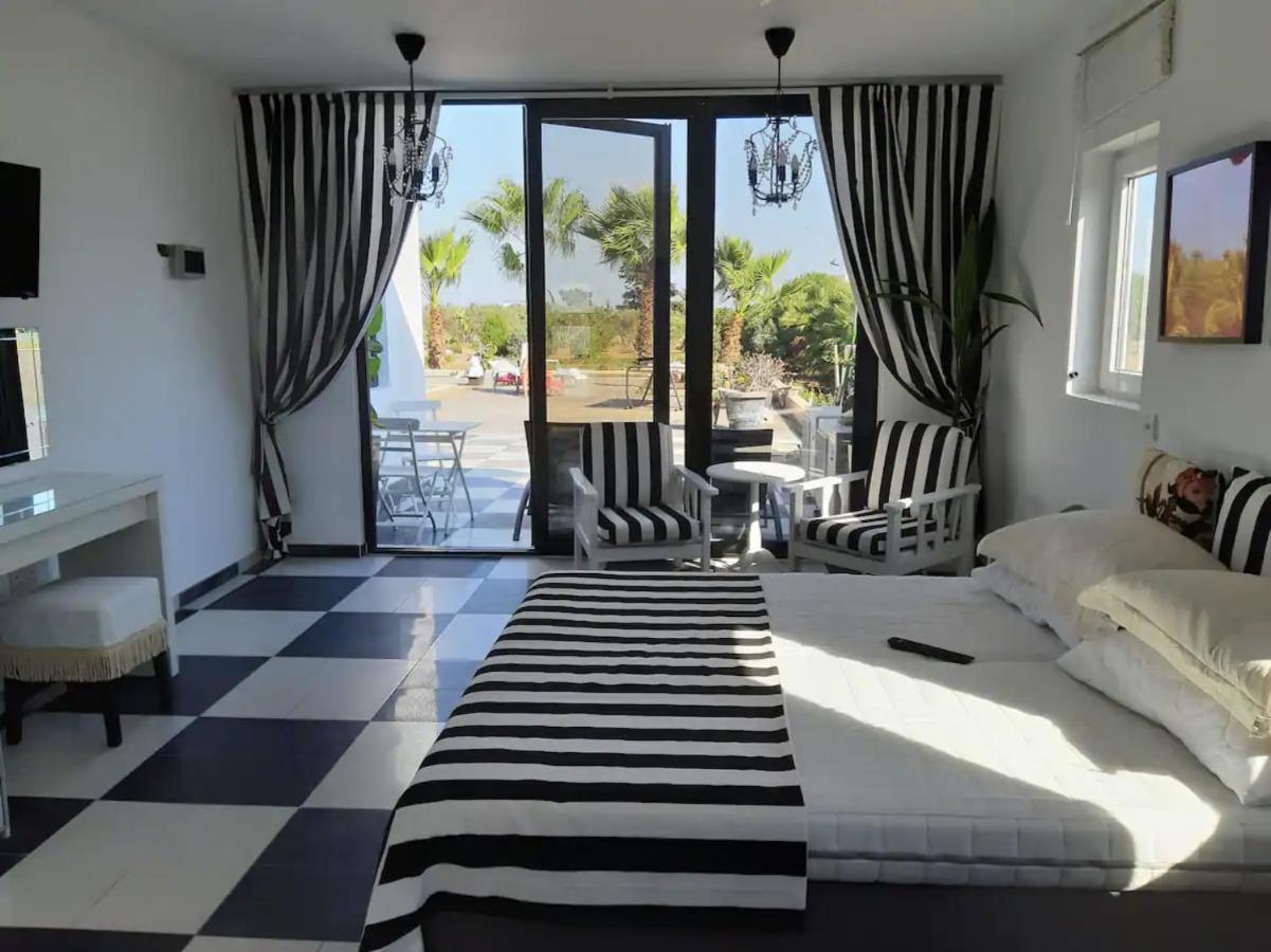 The Pervoli Studio - Pool - Close To Beach Larnaca Bagian luar foto